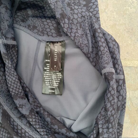 𝅺allfenix animal print high rise‎ leggings. - Picture 9 of 10